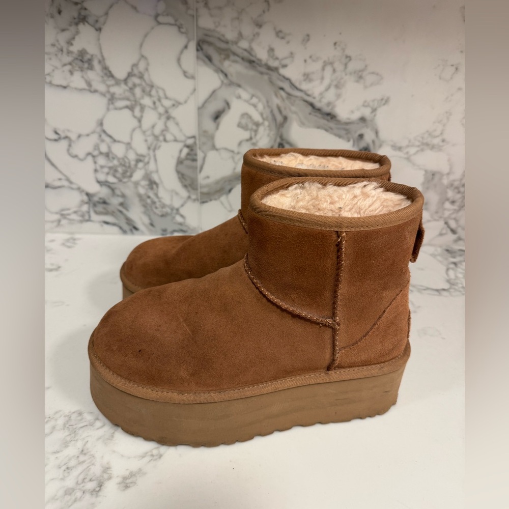 Ugg platform chestnut boots size 6